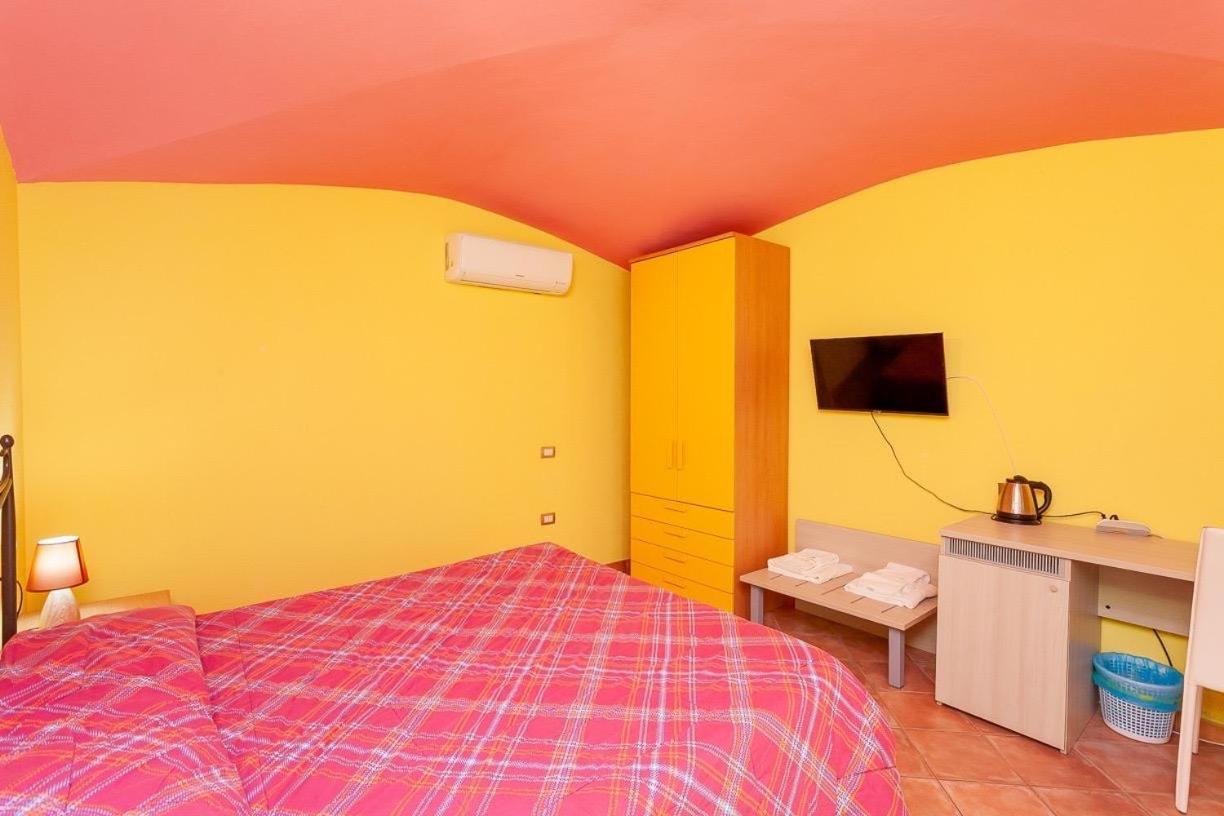 B&B Pettirosso Garden San Teodoro  Kültér fotó