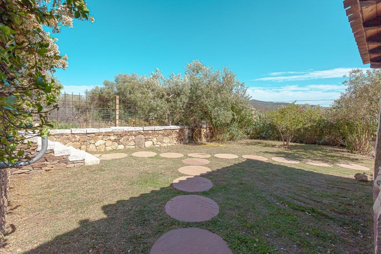 B&B Pettirosso Garden San Teodoro  Kültér fotó